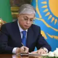 Президент жаңа екі заңға қол қойды